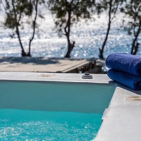 Thousand Stars Suites&rooms Aparthotel Kamari (Santorini)